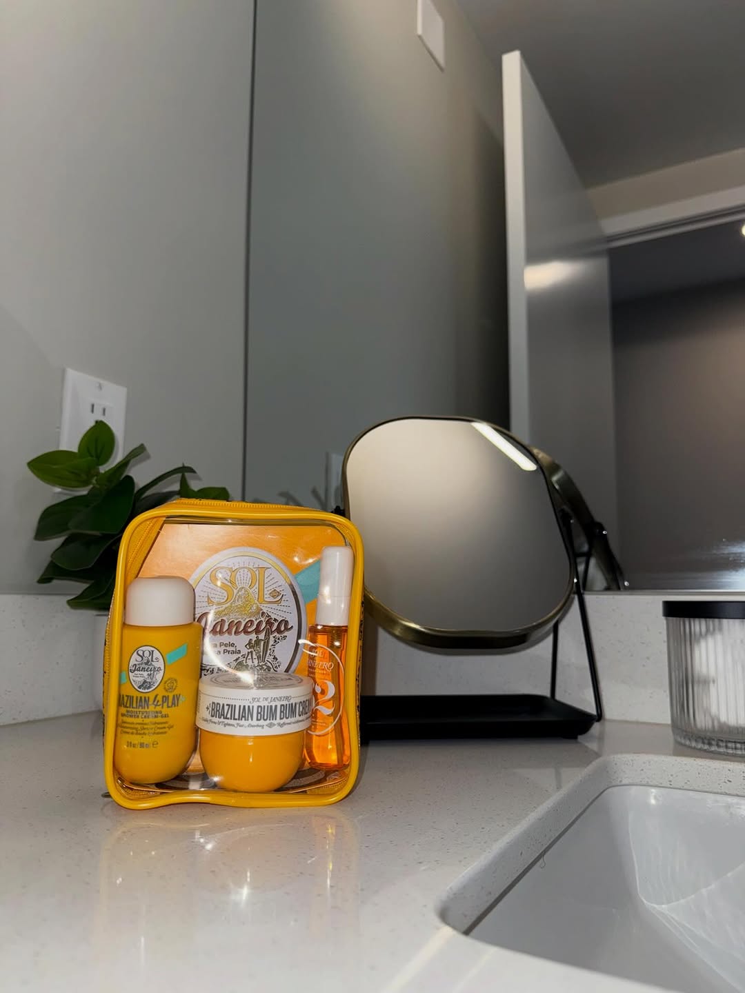 Mini kit, major glow \u2728\n\nDay 2 of giveaways! See how to enter :\n\n\u2728Like this picture \n\u2728Repost to your story \n\u2728Tag a friend