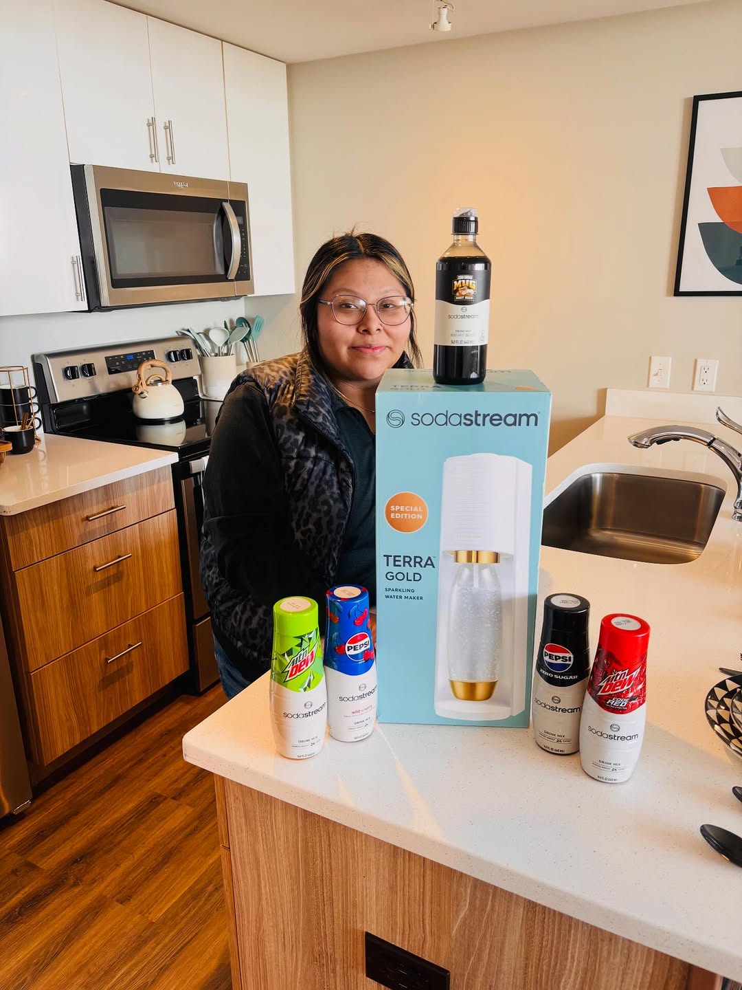 \ud83e\udd64 Win it Wednesday \ud83e\udd64\n\nThis Win it Wednesday , one lucky resident will be popping bubbles at home! We're giving away a SodaStream so you can enjoy fresh, fizzy drinks anytime \ud83e\udd73\n\nHow to enter : \n\u2764\ufe0f Like this picture \n\ud83d\udc3eFollow Rise on Chauncey \n\ud83d\udd16Tag another soda lover \ud83c\udf89\n\nWinner will be announced tomorrow morning !